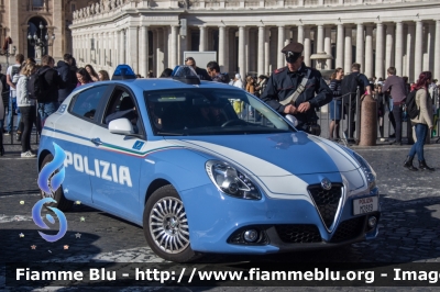 Alfa Romeo Nuova Giulietta
Polizia di Stato
Polizia Stradale
Ispettorato di Pubblica Sicurezza presso il Vaticano
Allestita NCT Nuova Carrozzeria Torinese
POLIZIA M2819
Parole chiave: Alfa_Romeo Nuova_Giulietta POLIZIAM2819