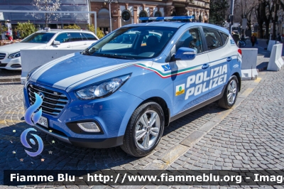 Hyundai iX35 Fuel Cell
Polizia di Stato
Polizia Stradale in servizio sulla A22 Modena-Brennero
POLIZIA M3489
Parole chiave: Hyundai iX35_Fuel_Cell POLIZIAM3489