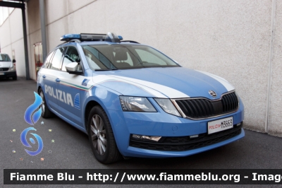 Skoda Octavia Wagon 4x4 V serie
Polizia di Stato
Polizia Stradale
Polizia Autostradale
in servizio sulla rete Autovia Padana
Allestimento Focaccia
Decorazione Grafica Artlantis
POLIZIA M3663
Parole chiave: Skoda Octavia_Wagon_4x4_Vserie POLIZIAM3663 Reas_2019