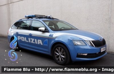 Skoda Octavia Wagon 4x4 V serie
Polizia di Stato
Polizia Stradale
Polizia Autostradale
in servizio sulla rete Autovia Padana
Allestimento Focaccia
Decorazione Grafica Artlantis
POLIZIA M3663
Parole chiave: Skoda Octavia_Wagon_4x4_Vserie POLIZIAM3663 Reas_2019