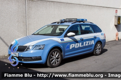 Skoda Octavia Wagon V serie
Polizia di Stato
Polizia Stradale
Polizia Autostradale
in servizio sulla rete Autovia Padana
Allestimento Focaccia
Decorazione Grafica Artlantis
POLIZIA M3722
Parole chiave: Skoda Octavia_Wagon_Vserie POLIZIAM3722 Reas_2019