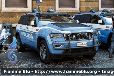 Jeep Grand Cherokee IV serie restyle
Polizia di Stato
Reparto Mobile
Decorazione Grafica Artlantis
POLIZIAM4223
Parole chiave: Jeep Grand_Cherokee_IVserie_restyle POLIZIAM4223