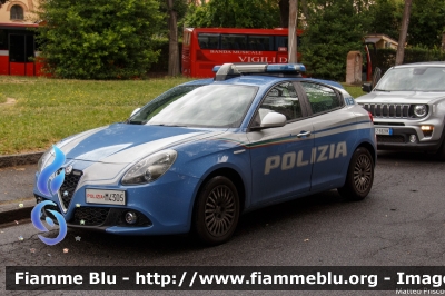 Alfa Romeo Nuova Giulietta restyle
Polizia di Stato
Allestimento NCT Nuova Carrozzeria Torinese
Decorazione Grafica Artlantis
POLIZIA M4305
Parole chiave: Alfa_Romeo Nuova_Giulietta_restyle POLIZIAM4305