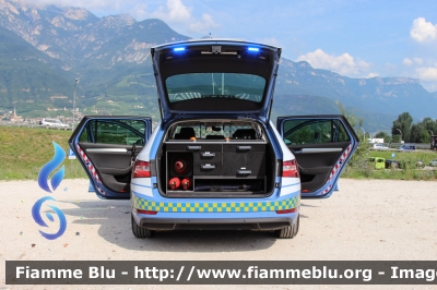 Skoda Superb Wagon 4x4 III serie
Polizia di Stato
Polizia Stradale
in servizio sulla A22 "Modena-Brennero"
POLIZIA M4332
Parole chiave: Skoda Superb_Wagon_4x4_IIIserie POLIZIAM4332