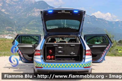 Skoda Superb Wagon 4x4 III serie
Polizia di Stato
Polizia Stradale
in servizio sulla A22 "Modena-Brennero"
POLIZIA M4332
Parole chiave: Skoda Superb_Wagon_4x4_IIIserie POLIZIAM4332