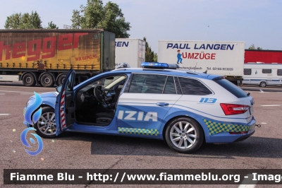 Skoda Superb Wagon 4x4 III serie
Polizia di Stato
Polizia Stradale
in servizio sulla A22 "Modena-Brennero"
POLIZIA M4342
Parole chiave: Skoda Superb_Wagon_4x4_IIIserie POLIZIAM4342