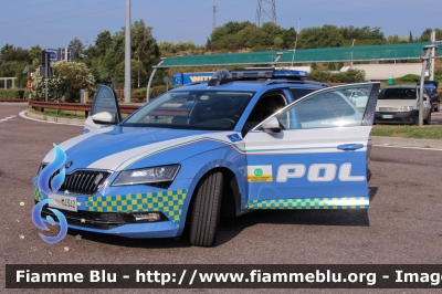 Skoda Superb Wagon 4x4 III serie
Polizia di Stato
Polizia Stradale
in servizio sulla A22 "Modena-Brennero"
POLIZIA M4342
Parole chiave: Skoda Superb_Wagon_4x4_IIIserie POLIZIAM4342