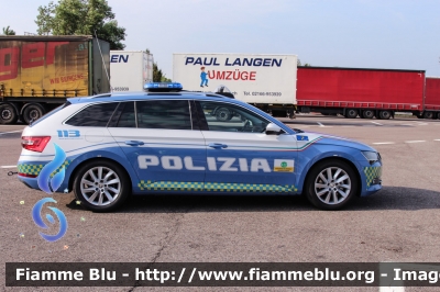 Skoda Superb Wagon 4x4 III serie
Polizia di Stato
Polizia Stradale
in servizio sulla A22 "Modena-Brennero"
POLIZIA M4342
Parole chiave: Skoda Superb_Wagon_4x4_IIIserie POLIZIAM4342