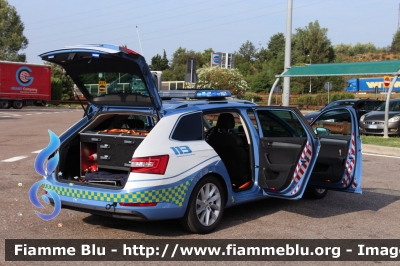 Skoda Superb Wagon 4x4 III serie
Polizia di Stato
Polizia Stradale
in servizio sulla A22 "Modena-Brennero"
POLIZIA M4342
Parole chiave: Skoda Superb_Wagon_4x4_IIIserie POLIZIAM4342