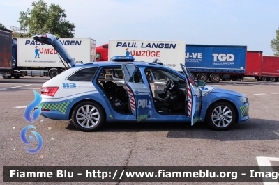 Skoda Superb Wagon 4x4 III serie
Polizia di Stato
Polizia Stradale
in servizio sulla A22 "Modena-Brennero"
POLIZIA M4342
Parole chiave: Skoda Superb_Wagon_4x4_IIIserie POLIZIAM4342