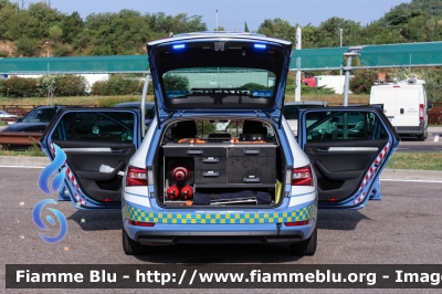 Skoda Superb Wagon 4x4 III serie
Polizia di Stato
Polizia Stradale
in servizio sulla A22 "Modena-Brennero"
POLIZIA M4342
Parole chiave: Skoda Superb_Wagon_4x4_IIIserie POLIZIAM4342