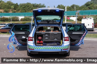 Skoda Superb Wagon 4x4 III serie
Polizia di Stato
Polizia Stradale
in servizio sulla A22 "Modena-Brennero"
POLIZIA M4342
Parole chiave: Skoda Superb_Wagon_4x4_IIIserie POLIZIAM4342