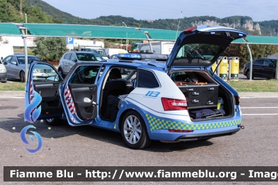 Skoda Superb Wagon 4x4 III serie
Polizia di Stato
Polizia Stradale
in servizio sulla A22 "Modena-Brennero"
POLIZIA M4342
Parole chiave: Skoda Superb_Wagon_4x4_IIIserie POLIZIAM4342