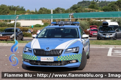 Skoda Superb Wagon 4x4 III serie
Polizia di Stato
Polizia Stradale
in servizio sulla A22 "Modena-Brennero"
POLIZIA M4342
Parole chiave: Skoda Superb_Wagon_4x4_IIIserie POLIZIAM4342