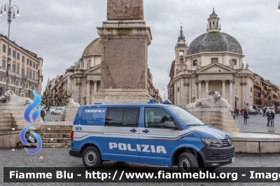 Volkswagen Transporter T6
Polizia di Stato
Unita' Cinofile
Allestimento BAI
POLIZIA M4428
Parole chiave: Volkswagen Transporter_T6 PSM4428