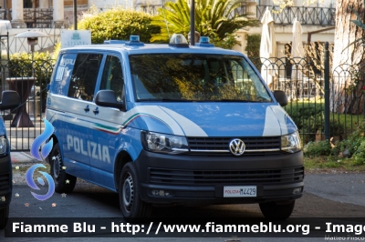 Volkswagen Transporter T6
Polizia di Stato
Unita' Cinofile
Allestimento BAI
POLIZIA M4429
Parole chiave: Volkswagen Transporter_T6 POLIZIAM4429