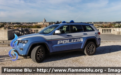 Jeep Grand Cherokee
Polizia di Stato
Reparto a Cavallo
allestito FCA
decorazione grafica Artlantis
POLIZIA M4937
Parole chiave: Jeep Grand_Cherokee POLIZIAM4937