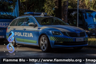 Skoda Octavia Wagon V serie
Polizia di Stato
Polizia Stradale
Allestimento Focaccia
Decorazione Grafica Artlantis
POLIZIA M5221
Parole chiave: Skoda Octavia_Wagon_Vserie POLIZIAM5221