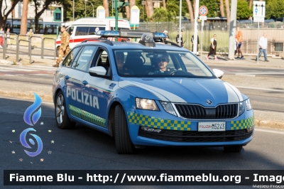 Skoda Octavia Wagon V serie
Polizia di Stato
Polizia Stradale
Allestimento Focaccia
Decorazione Grafica Artlantis
POLIZIA M5243
Parole chiave: Skoda Octavia_Wagon_Vserie POLIZIAM5243