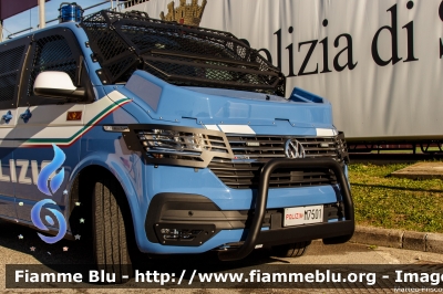 Volkswagen T6.1 Multivan
Polizia di Stato
1° Reparto Mobile - Roma
Allestito Focaccia
POLIZIA M7501
Parole chiave: Volkswagen T6.1_Multivan POLIZIAM7501