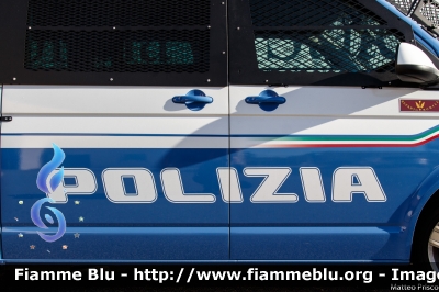 Volkswagen T6.1 Multivan
Polizia di Stato
1° Reparto Mobile - Roma
Allestito Focaccia
POLIZIA M7501
Parole chiave: Volkswagen T6.1_Multivan POLIZIAM7501