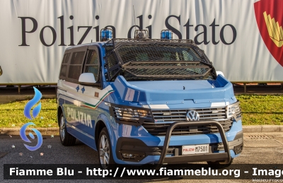 Volkswagen T6.1 Multivan
Polizia di Stato
1° Reparto Mobile - Roma
Allestito Focaccia
POLIZIA M7501
Parole chiave: Volkswagen T6.1_Multivan POLIZIAM7501