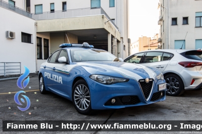 Alfa Romeo Nuova Giulia
Polizia di Stato
Squadra Volante
Allestimento FCA
POLIZIA M7720
Parole chiave: Alfa_Romeo Nuova_Giulia POLIZIAM7720