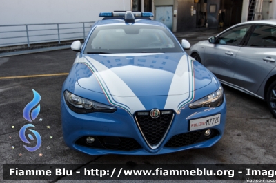 Alfa Romeo Nuova Giulia
Polizia di Stato
Squadra Volante
Allestimento FCA
POLIZIA M7720
Parole chiave: Alfa_Romeo Nuova_Giulia POLIZIAM7720