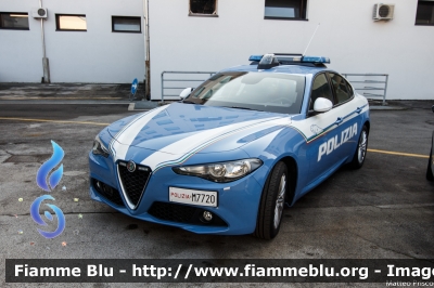 Alfa Romeo Nuova Giulia
Polizia di Stato
Squadra Volante
Allestimento FCA
POLIZIA M7720
Parole chiave: Alfa_Romeo Nuova_Giulia POLIZIAM7720