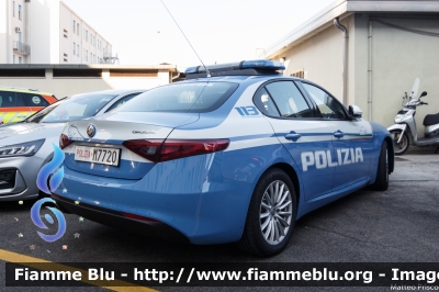 Alfa Romeo Nuova Giulia
Polizia di Stato
Squadra Volante
Allestimento FCA
POLIZIA M7720
Parole chiave: Alfa_Romeo Nuova_Giulia POLIZIAM7720