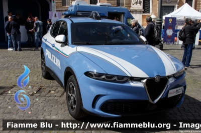 Alfa Romeo Tonale
Polizia di Stato
Squadra Volante
Allestimento FCA
POLIZIA M8241

172° Polizia di Stato
Parole chiave: Alfa_Romeo Tonale POLIZIAM8241