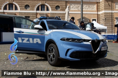 Alfa Romeo Tonale
Polizia di Stato
Squadra Volante
Allestimento FCA
POLIZIA M8241

172° Polizia di Stato
Parole chiave: Alfa_Romeo Tonale POLIZIAM8241