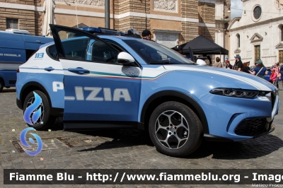 Alfa Romeo Tonale
Polizia di Stato
Squadra Volante
Allestimento FCA
POLIZIA M8241

172° Polizia di Stato
Parole chiave: Alfa_Romeo Tonale POLIZIAM8241