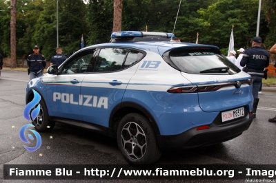 Alfa Romeo Tonale
Polizia di Stato
Squadra Volante
Allestimento FCA
POLIZIA M8312
Parole chiave: Alfa_Romeo Tonale POLIZIAM83182