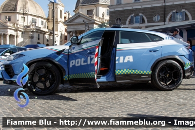 Lamborghini Urus Performante
Polizia di Stato
Polizia Stradale
Allestimento Lamborghini/Focaccia
POLIZIA M9450
Parole chiave: Lamborghini Urus_Performante POLIZIAM9450