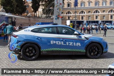 Lamborghini Urus Performante
Polizia di Stato
Polizia Stradale
Allestimento Lamborghini/Focaccia
POLIZIA M9450
Parole chiave: Lamborghini Urus_Performante POLIZIAM9450