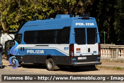 Iveco Daily VI serie restyle
Polizia di Stato
Reparto Mobile
Allestimento Sperotto
POLIZIA M9546
Parole chiave: Iveco Daily_VIserie_restyle POLIZIAM9546