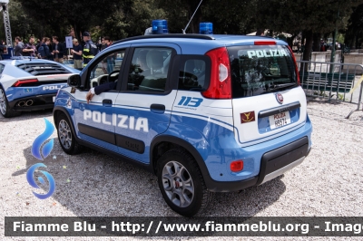 Fiat Nuova Panda 4x4 II serie
Polizia di Stato
Polizia Ferroviaria
Con logo celebrativo dei 110 anni della specialità
POLIZIA M9574
Parole chiave: Fiat Nuova_Panda_4x4_IIserie POLIZIAM9574 Festa_Della_Polizia_2018