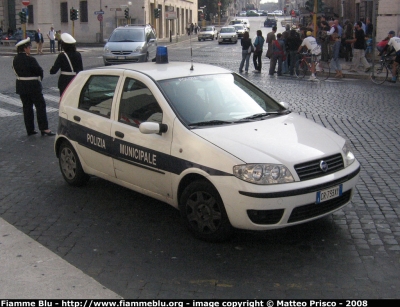 Fiat Punto III serie
Polizia Municipale Roma
Parole chiave: Fiat Punto III serie