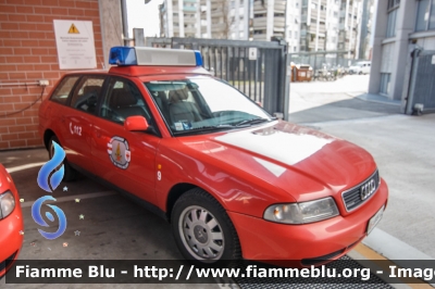 Audi A4 Avant II serie
Vigili del Fuoco
Corpo Permanente di Bolzano
Berufsfeuerwehr Bozen
-Autocomando-
VF 009 BZ
Parole chiave: Audi A4_Avant_IIserie VF009BZ