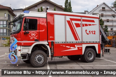 Mercedes-Benz Actros 2041 4x4 II serie
Vigili del Fuoco
Unione Distrettuale Bassa Val Pusteria (BZ)
Bezirksverband Unterpustertal
Veicolo ospitato dal Corpo di Brunico
Allestimento Brandschutz
VF 01F BZ
Parole chiave: Mercedes-Benz Actros_2041_4x4_IIserie VF01FBZ