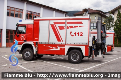 Mercedes-Benz Actros 2041 4x4 II serie
Vigili del Fuoco
Unione Distrettuale Bassa Val Pusteria (BZ)
Bezirksverband Unterpustertal
Veicolo ospitato dal Corpo di Brunico
Allestimento Brandschutz
VF 01F BZ
Parole chiave: Mercedes-Benz Actros_2041_4x4_IIserie VF01FBZ