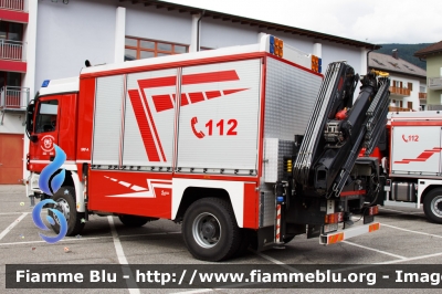 Mercedes-Benz Actros 2041 4x4 II serie
Vigili del Fuoco
Unione Distrettuale Bassa Val Pusteria (BZ)
Bezirksverband Unterpustertal
Veicolo ospitato dal Corpo di Brunico
Allestimento Brandschutz
VF 01F BZ
Parole chiave: Mercedes-Benz Actros_2041_4x4_IIserie VF01FBZ