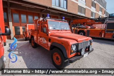 Land Rover Defender 110 HCPU
Vigili del Fuoco
Corpo Permanente di Bolzano
Berufsfeuerwehr Bozen
Allestimento BAI
VF 020 BZ
Parole chiave: Land-Rover Defender_110_HCPU VF020BZ