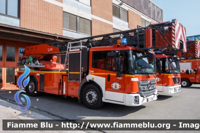 Mercedes-Benz Econic 1830 III serie
Vigili del Fuoco
Corpo Permanente di Bolzano
Berufsfeuerwehr Bozen
AutoScala da 32 metri allestimento Metz
VF 060 BZ
Parole chiave: Mercedes-Benz Econic_1830_IIIserie VF060BZ