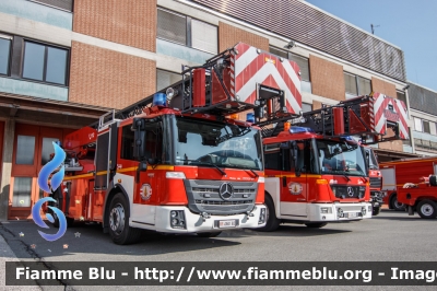 Mercedes-Benz Econic 1830 III serie
Vigili del Fuoco
Corpo Permanente di Bolzano
Berufsfeuerwehr Bozen
AutoScala da 32 metri allestimento Metz
VF 060 BZ
Parole chiave: Mercedes-Benz Econic_1830_IIIserie VF060BZ