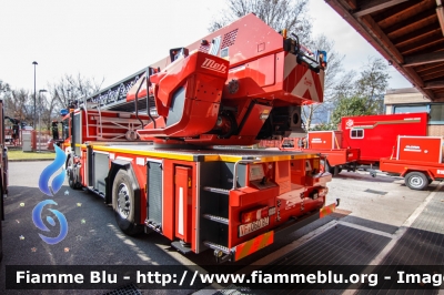 Mercedes-Benz Econic 1830 III serie
Vigili del Fuoco
Corpo Permanente di Bolzano
Berufsfeuerwehr Bozen
AutoScala da 32 metri allestimento Metz
VF 060 BZ
Parole chiave: Mercedes-Benz Econic_1830_IIIserie VF060BZ