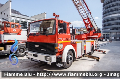 Iveco 140-25
Vigili del Fuoco
Corpo Permanente di Bolzano
Berufsfeuerwehr Bozen
AutoScala da 30 metri allestimento Magirus
VF 063 BZ
Parole chiave: Iveco 140-25 VF063BZ