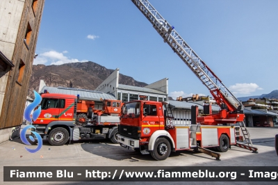 Iveco 140-25
Vigili del Fuoco
Corpo Permanente di Bolzano
Berufsfeuerwehr Bozen
AutoScala da 30 metri allestimento Magirus
VF 063 BZ
Parole chiave: Iveco 140-25 VF063BZ