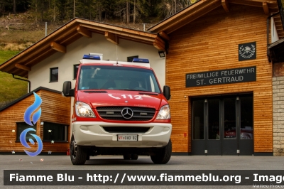 Mercedes-Benz Sprinter III serie
Vigili del Fuoco
Unione Distrettuale Merano
Bezirksverband Meran
Corpo Volontario di Santa Geltrude (BZ)
Freiwillige Feuerwehr St. Geltrude
Allestimento Kofler Fahrzeugbau
VF 0AD BZ
Parole chiave: Mercedes-Benz Sprinter_IIIserie VF0ADBZ